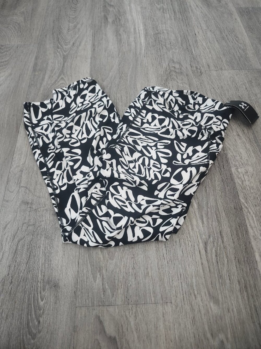 BNWT Under Armor Compression Leggings Black and White Women's Size 2XL